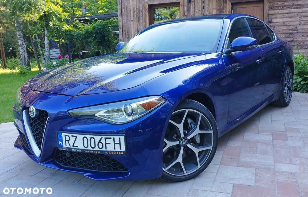 Alfa Romeo Giulia 2.0 Turbo 16V AT8-Q4 Ti - 1