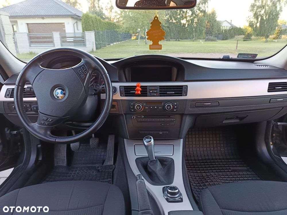 BMW Seria 3 318d - 22