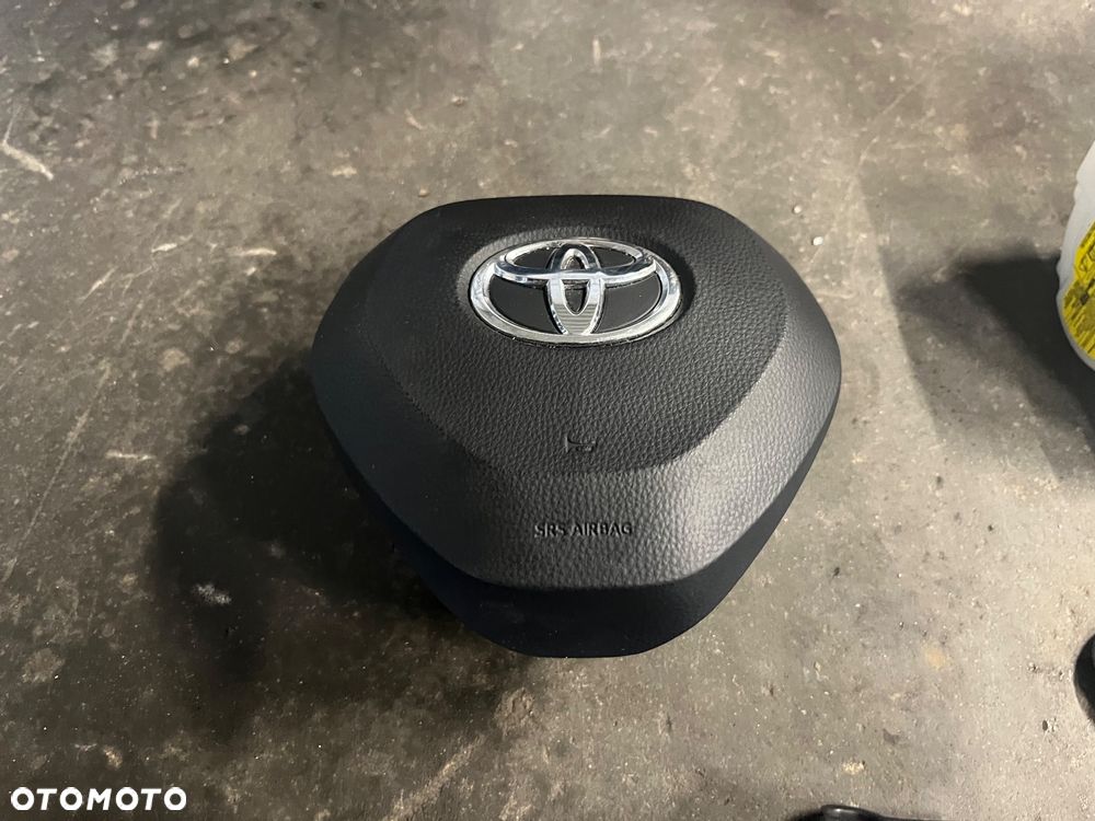 Konsola deska airbag oryginał Toyota Corolla E21 - 5