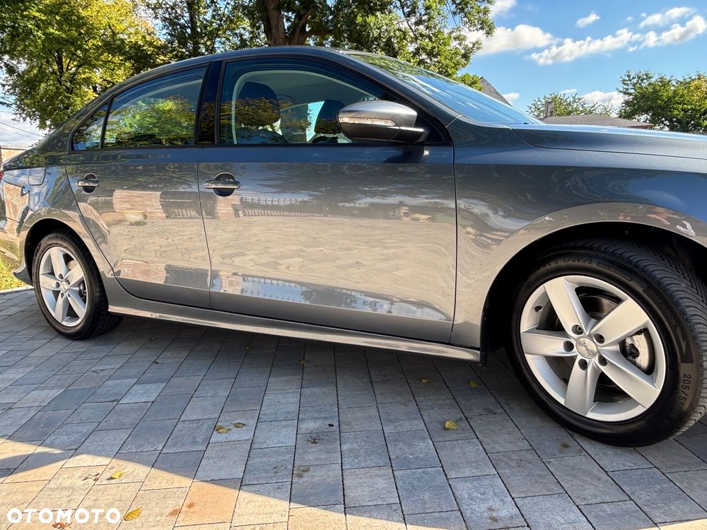 Volkswagen Jetta 1.6 TDI DPF Highline - 17