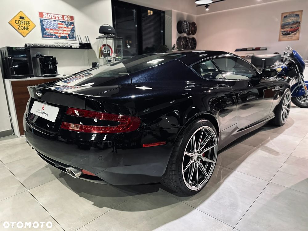 Aston Martin DB9 Standard - 5