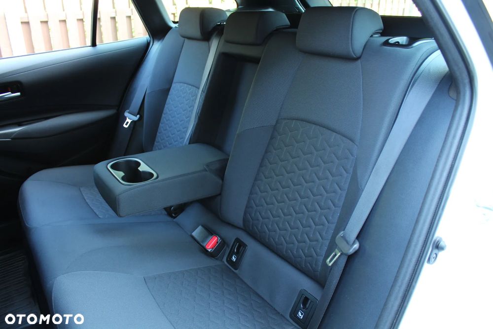 Toyota Corolla 1.8 Hybrid Comfort - 23