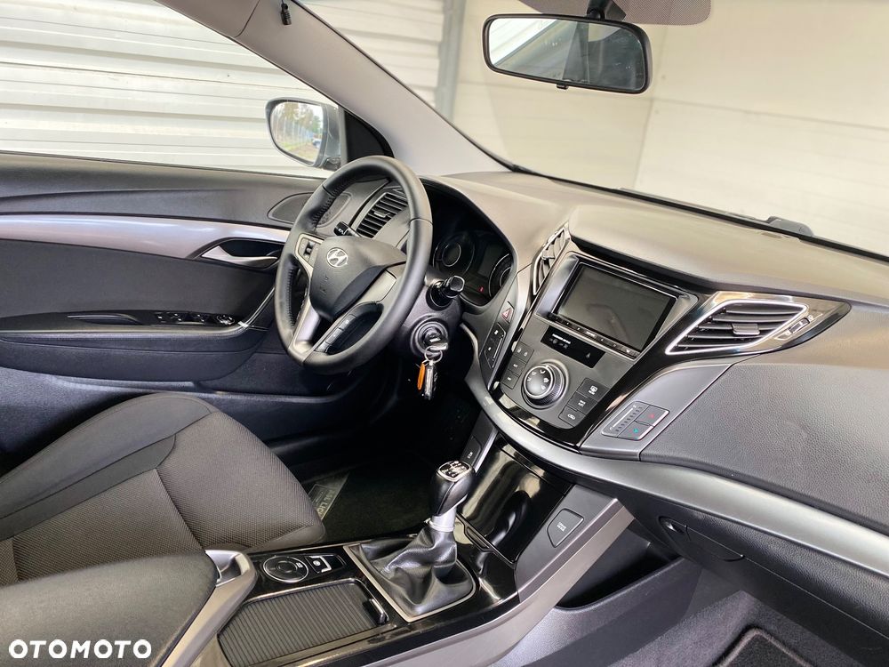 Hyundai i40 Kombi blue 1.6 Trend - 11