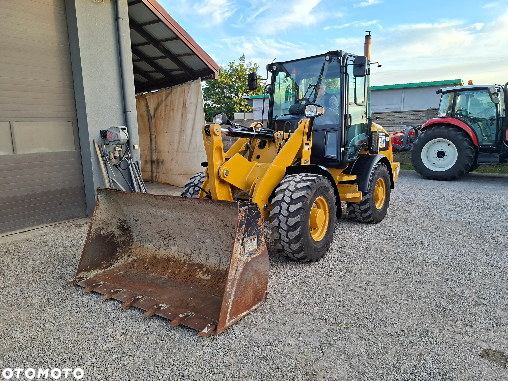 Caterpillar CAT 907 M - 2