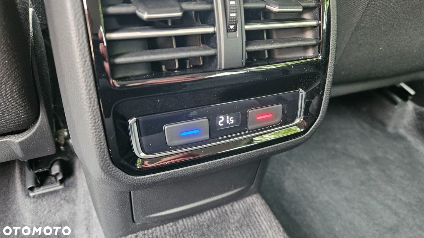 Volkswagen Passat Variant 2.0 TDI SCR DSG Elegance - 21