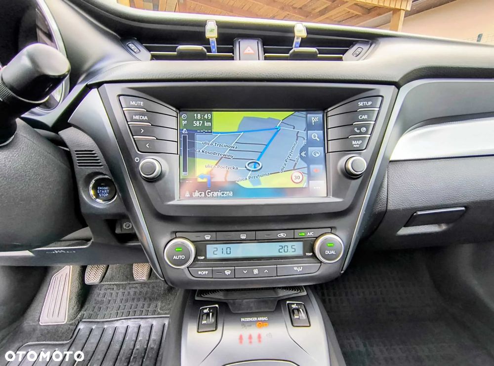 Toyota Avensis 1.8 Premium - 22