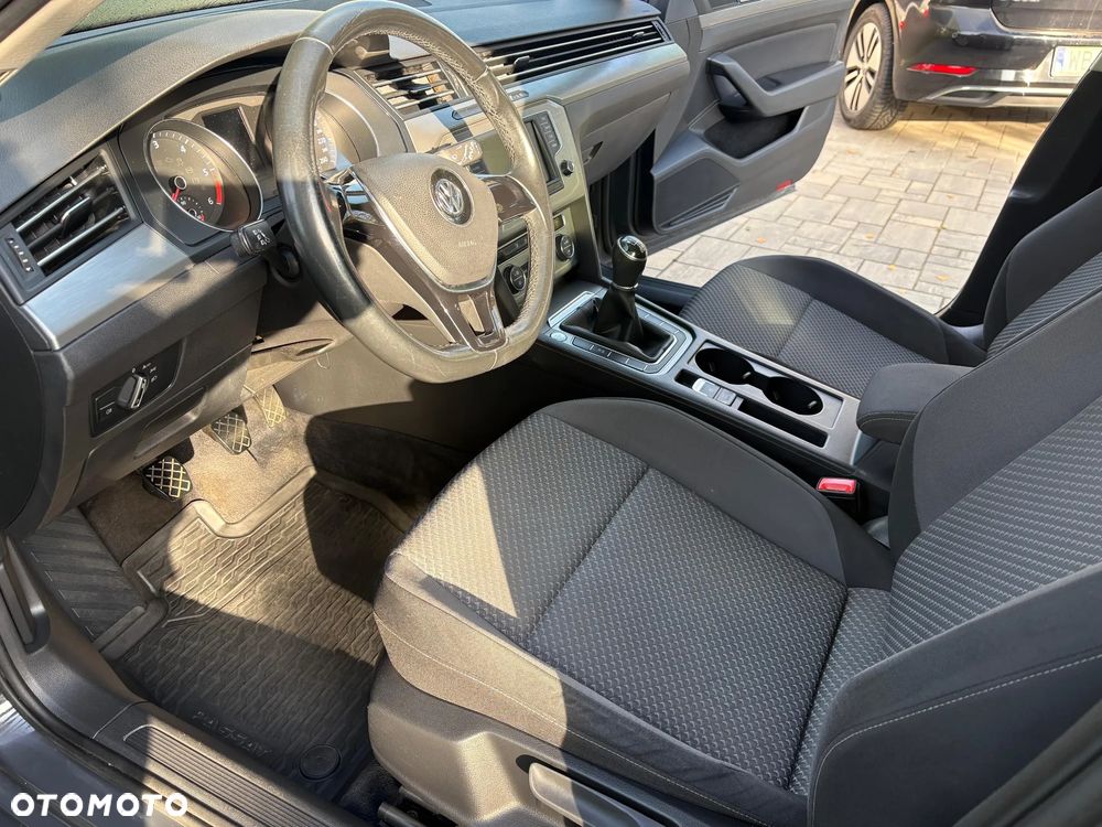 Volkswagen Passat - 10