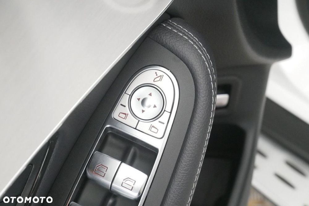 Mercedes-Benz GLC - 30