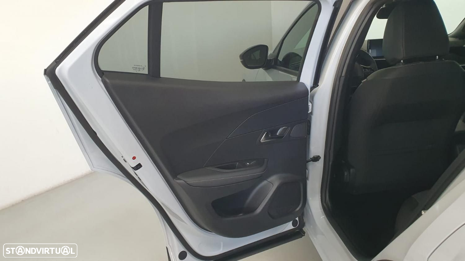 Peugeot 2008 1.2 PureTech Allure - 23