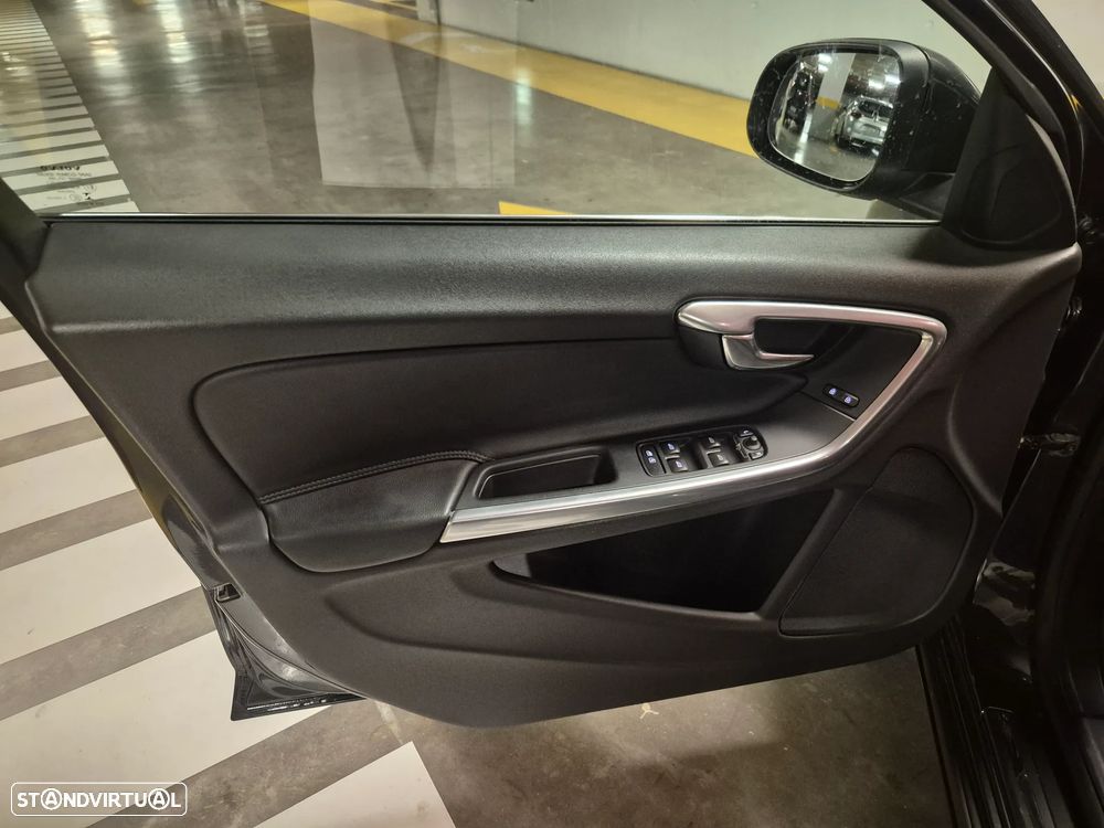 Volvo V60 1.6 D2 Momentum Eco - 25