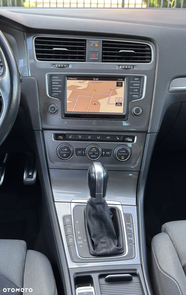 Volkswagen Golf - 33