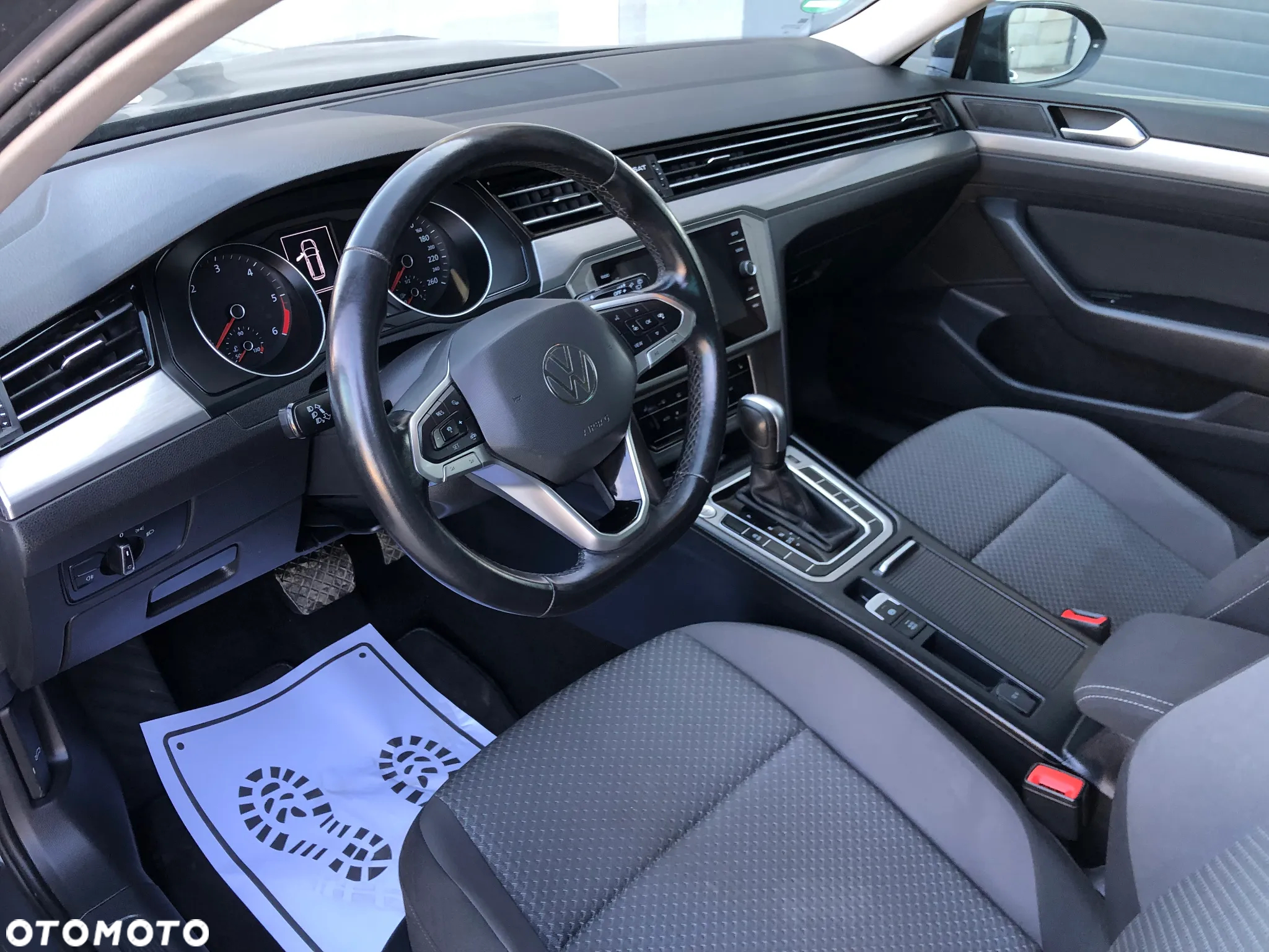 Volkswagen Passat Variant 2.0 TDI SCR DSG Business - 9