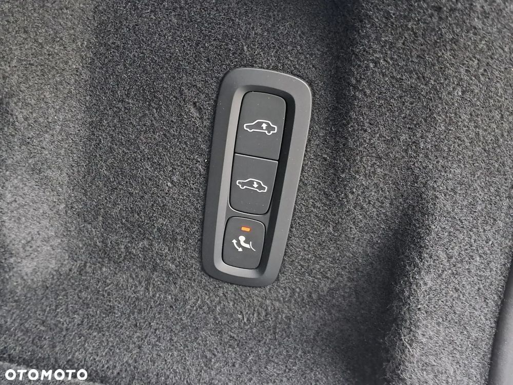 Volvo XC 60 B5 B AWD Inscription - 28
