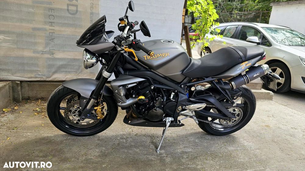 Triumph Street Triple R - 4