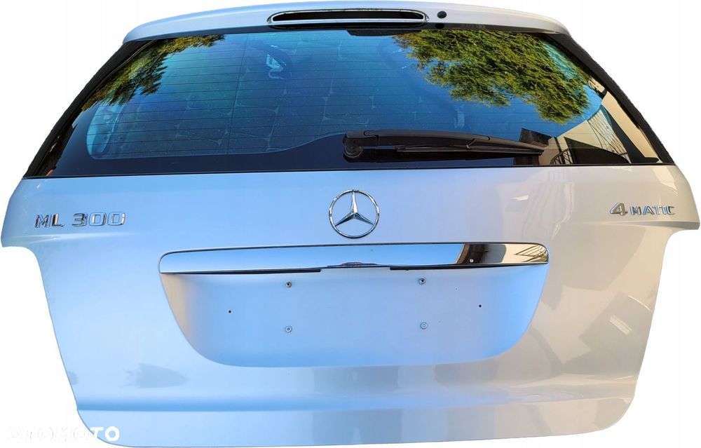 MERCEDES ML W164 LIFT KLAPA BAGAŻNIKA SZYBA TYLNA TYŁ C775 SREBRNA 2010R