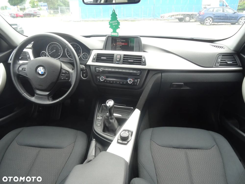 BMW Seria 3 318d - 16