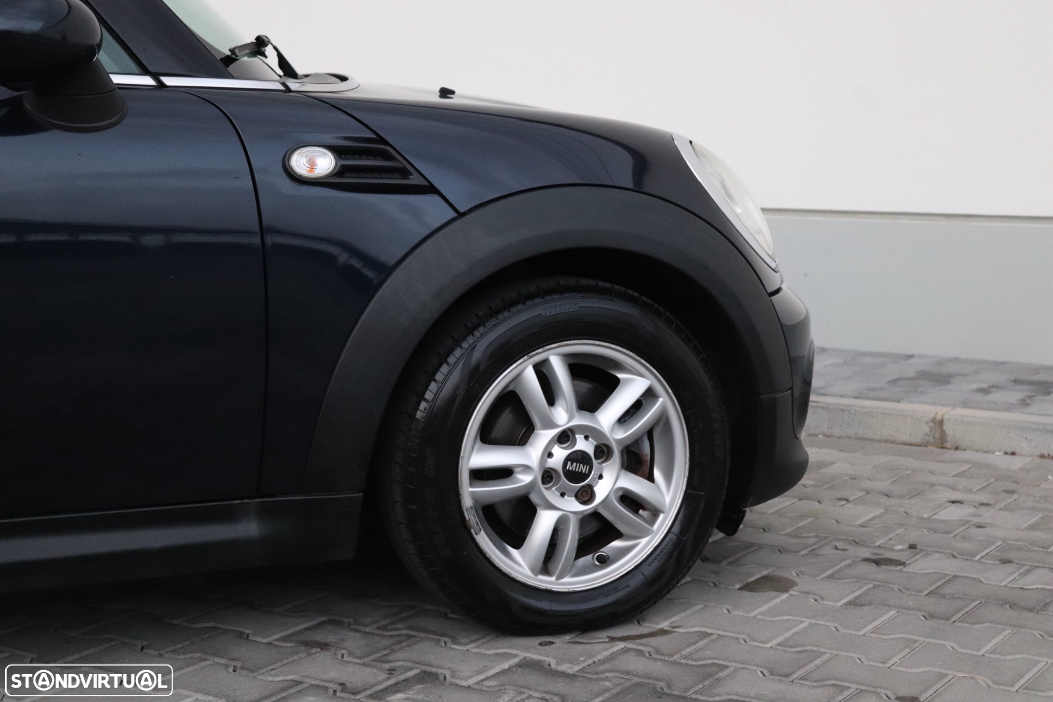 MINI 3 Portas One D - 20