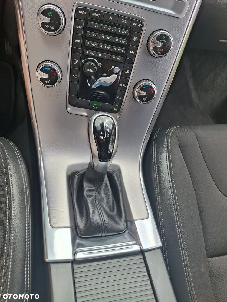 Volvo XC 60 D3 Drive-E Momentum - 26