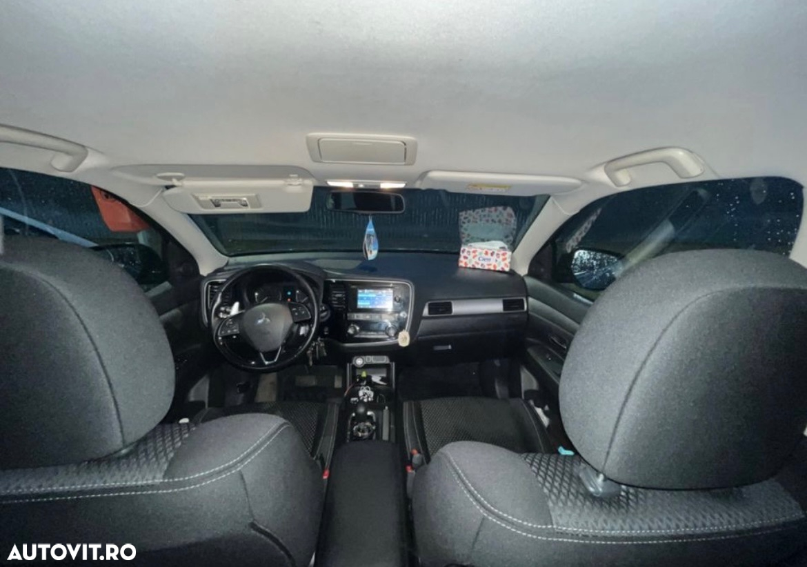 Mitsubishi Outlander - 7