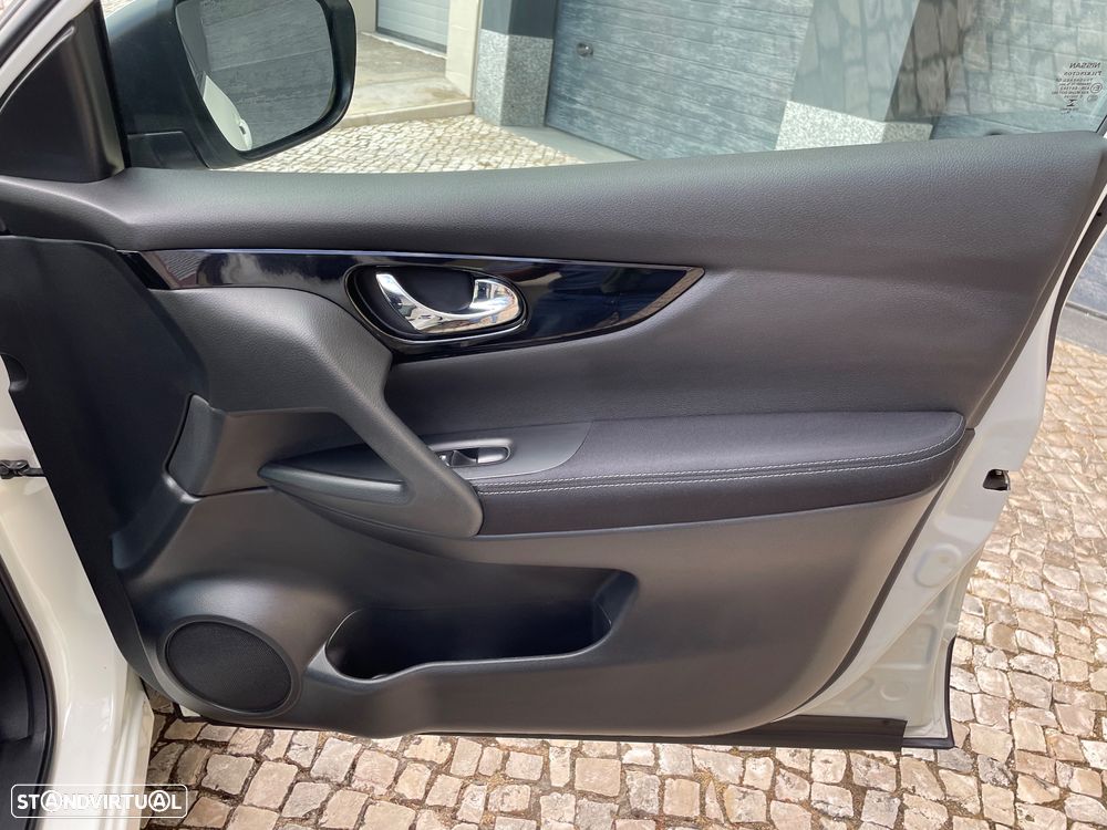 Nissan Qashqai 1.6 dCi Xtronic ACENTA - 16