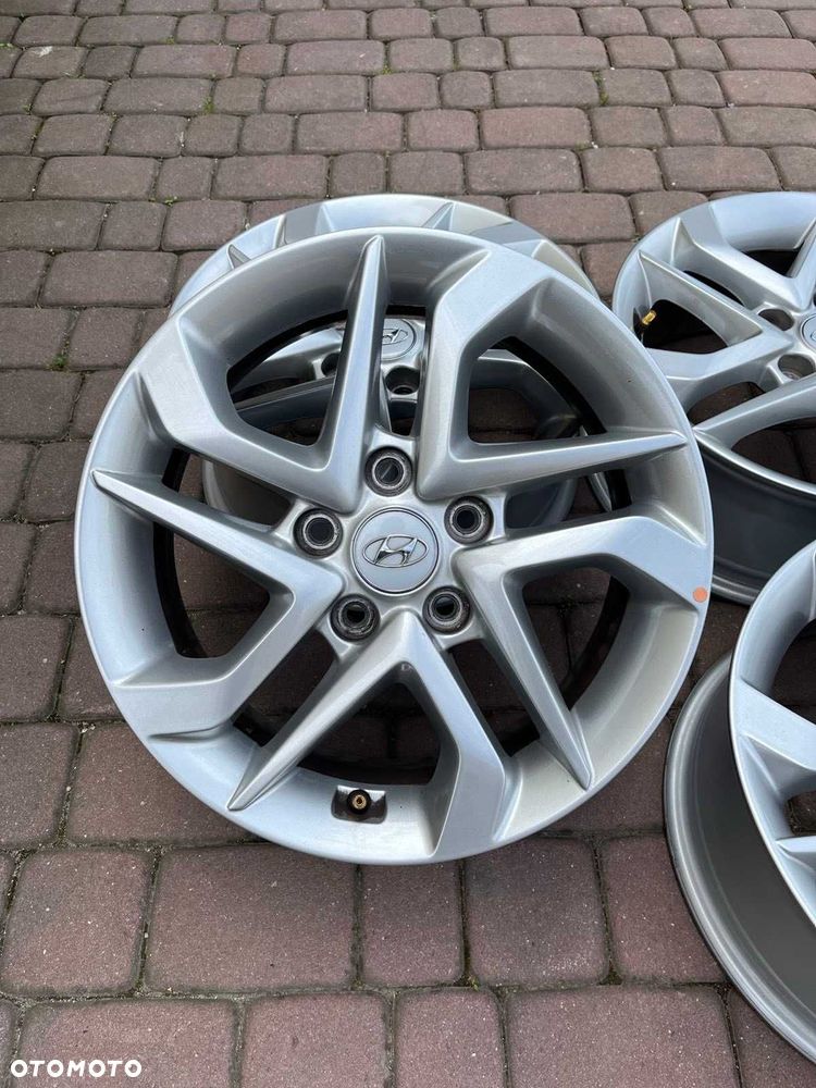 Oryginalne alufelgi Hyundai 5x114,3 16 cali Czujniki Tucson I30 IX35