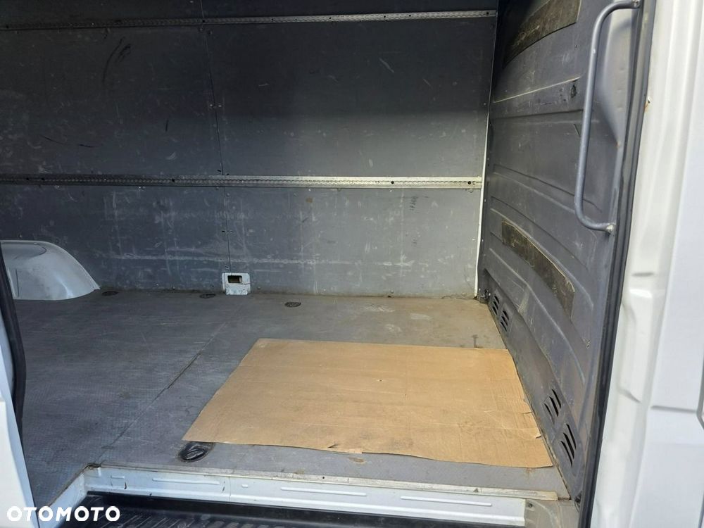 Mercedes-Benz Sprinter - 24