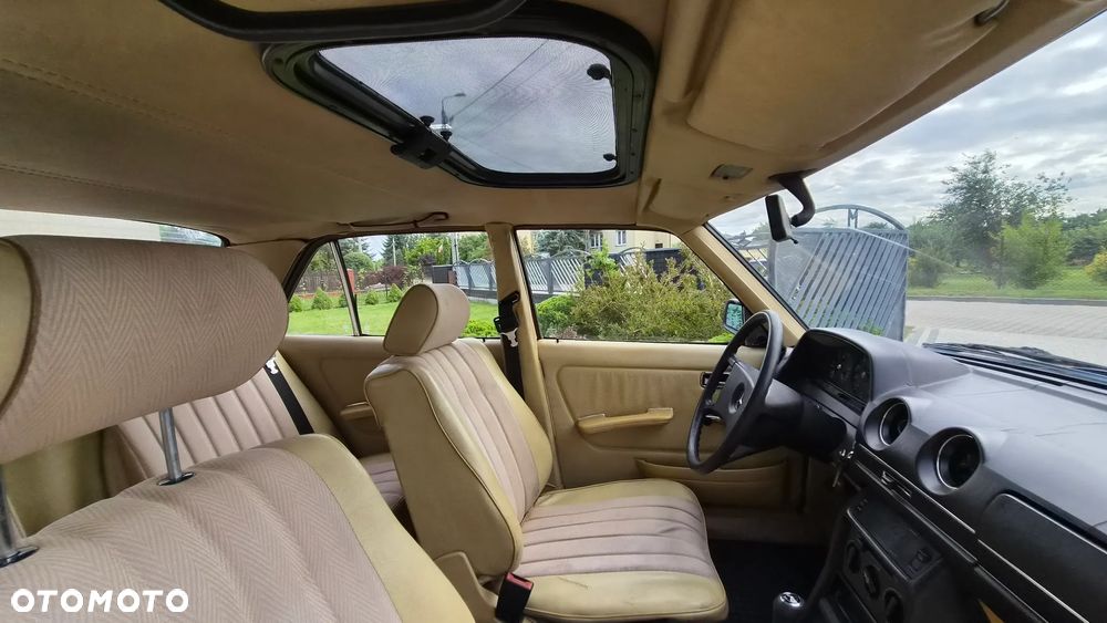 Mercedes-Benz W123 - 17