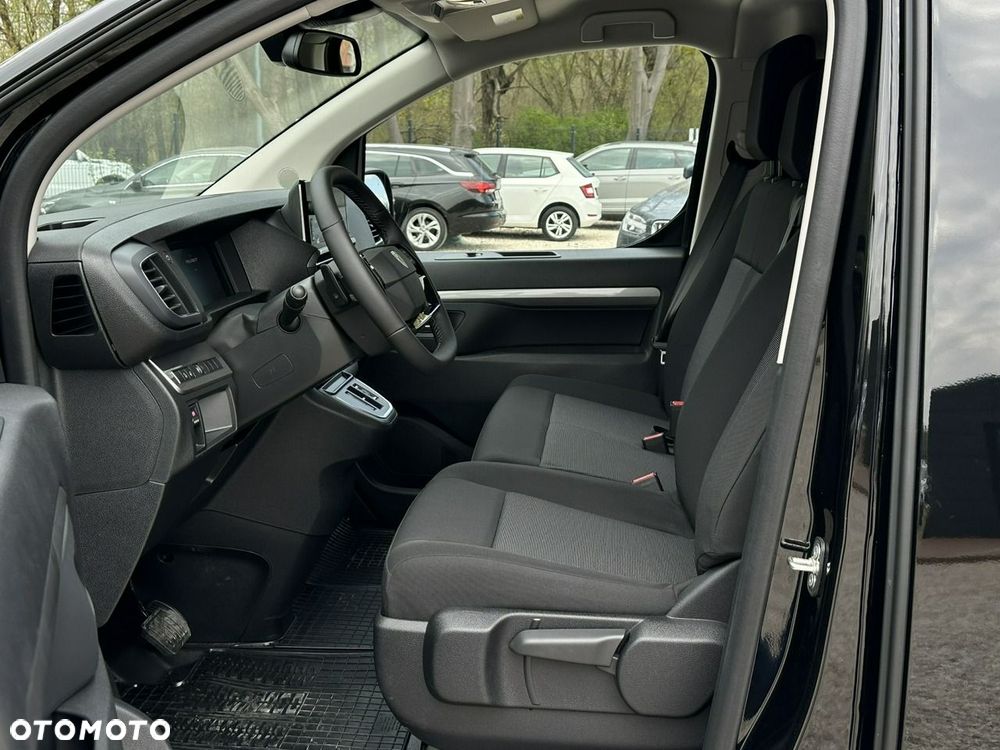 Peugeot Traveller - 12