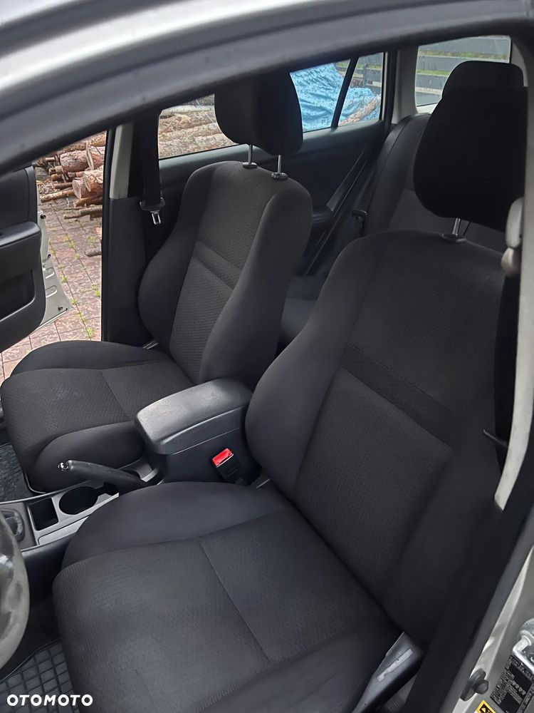 Toyota Corolla 1.4 D-4D Luna - 2