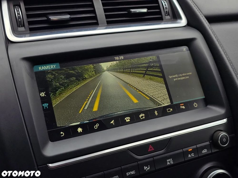 Jaguar E-Pace D150 AWD HSE - 8