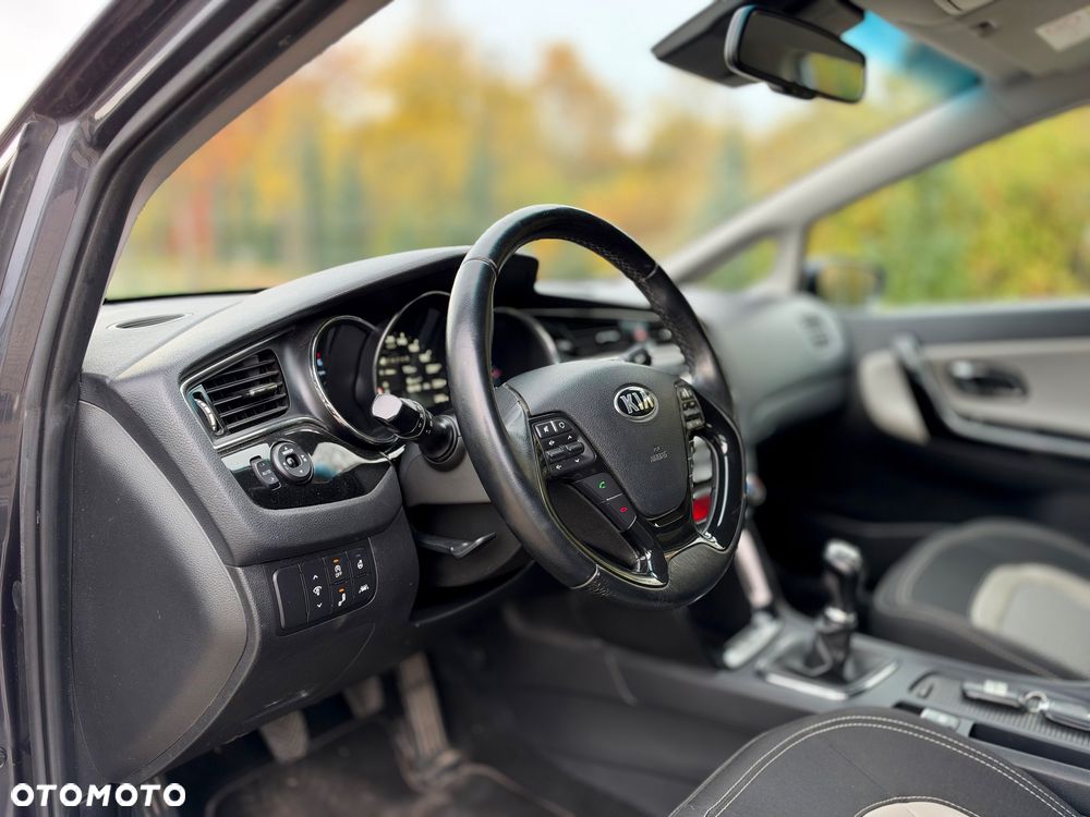 Kia Ceed 1.6 CRDi 136 ISG Platinum Edition - 23
