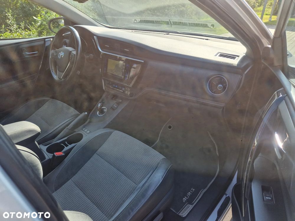 Toyota Auris Hybrid 135 Selection - 26