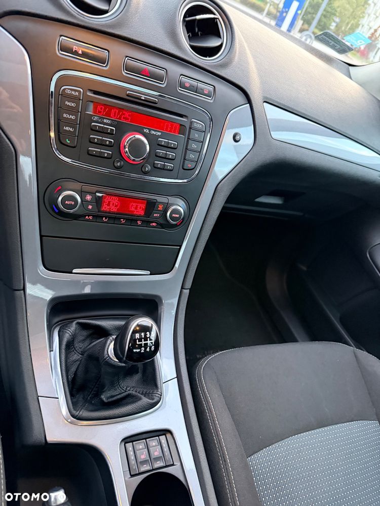 Ford Mondeo 2.0 TDCi Ghia - 13