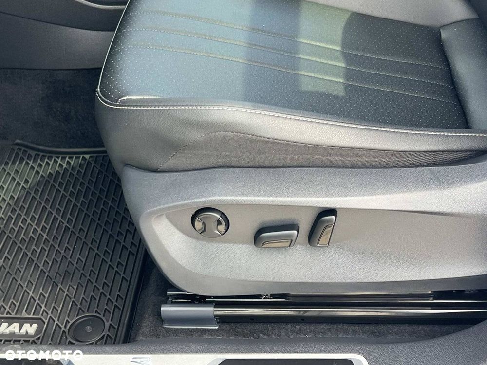 Volkswagen Tiguan - 12