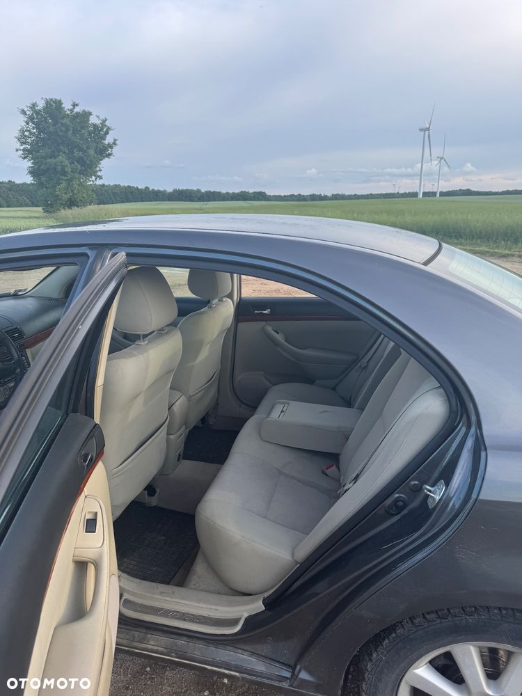 Toyota Avensis 2.0 D-4D - 13