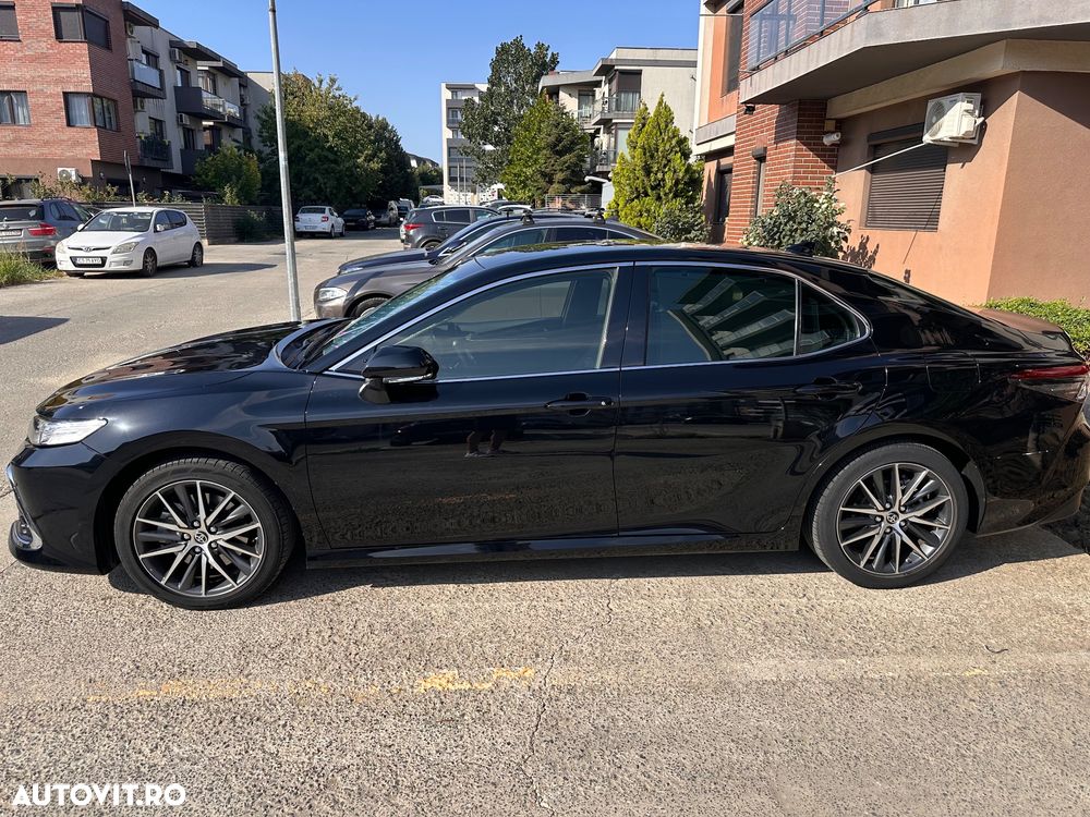 Toyota Camry Luxury - 6