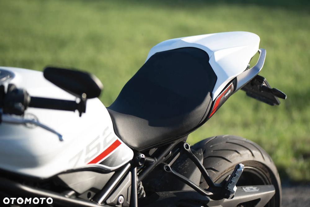 Pokrywa siedzenia Benelli 752S - 2