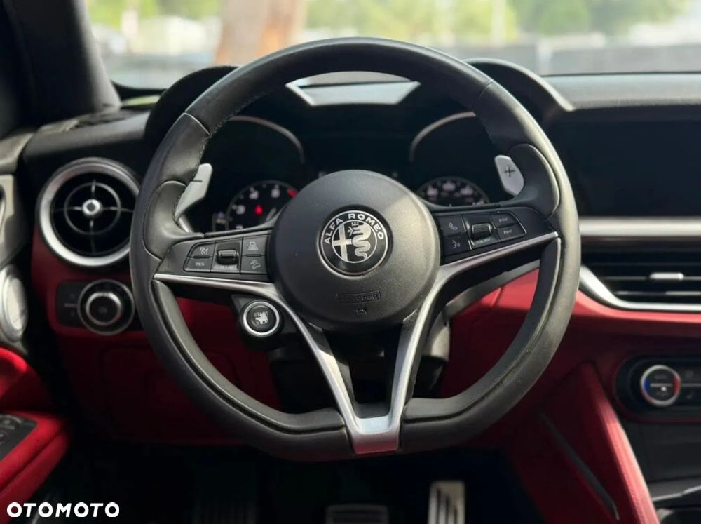 Alfa Romeo Stelvio 2.0 Turbo Veloce TI Q4 - 17