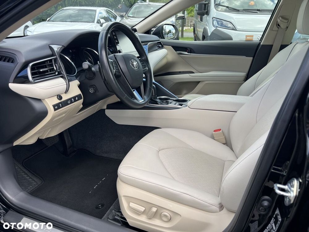 Toyota Camry 2.5 Hybrid Executive CVT - 14