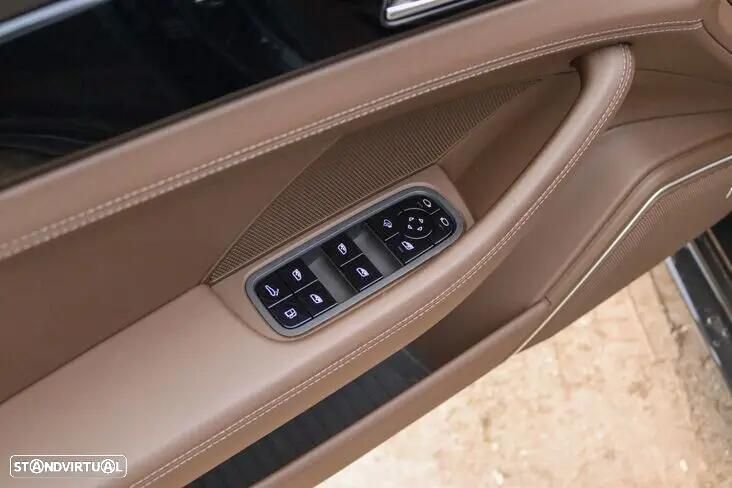 Porsche Panamera 4 E-Hybrid - 12