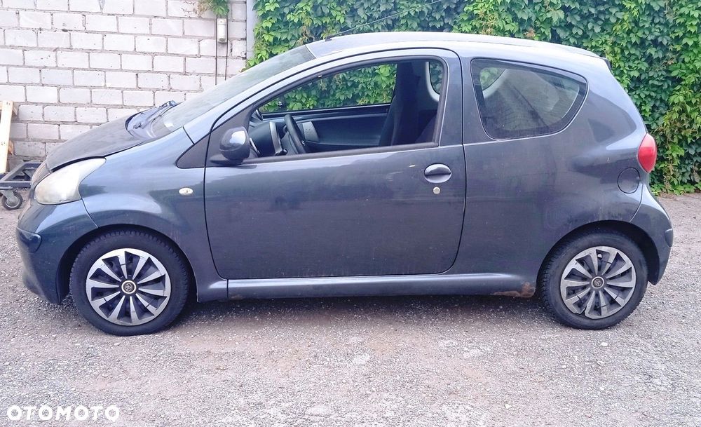 Na części Toyota Aygo lak. 1E0 silnik skrzynia maska zderzak drzwi klapa szyba fotel kanapa lusterko - 5