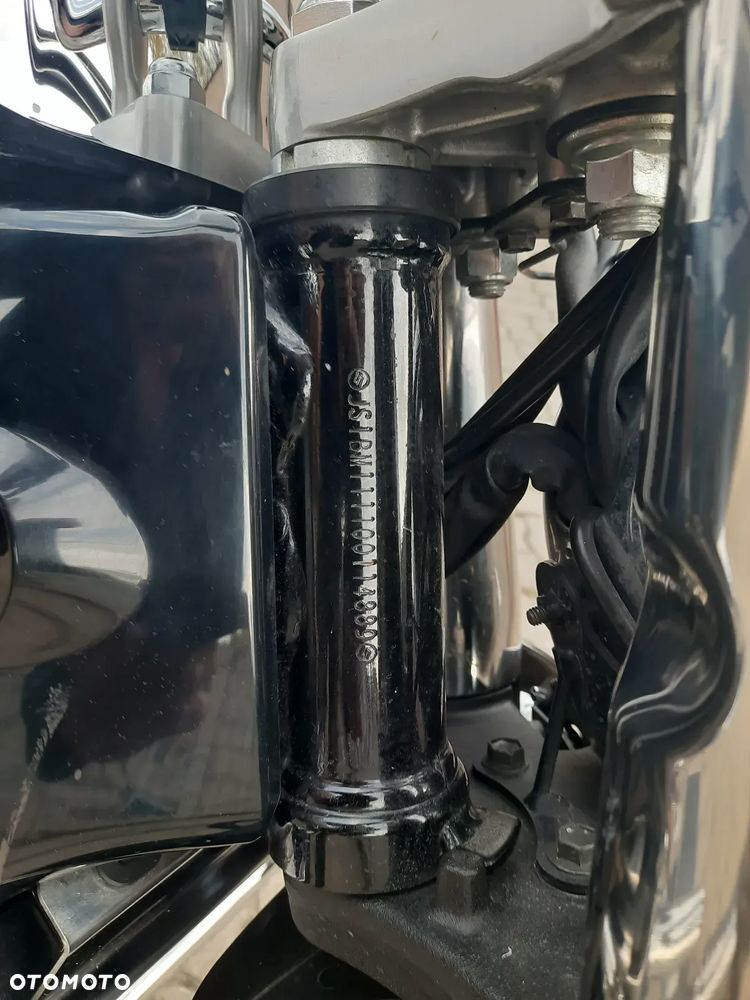 Suzuki Intruder - 16