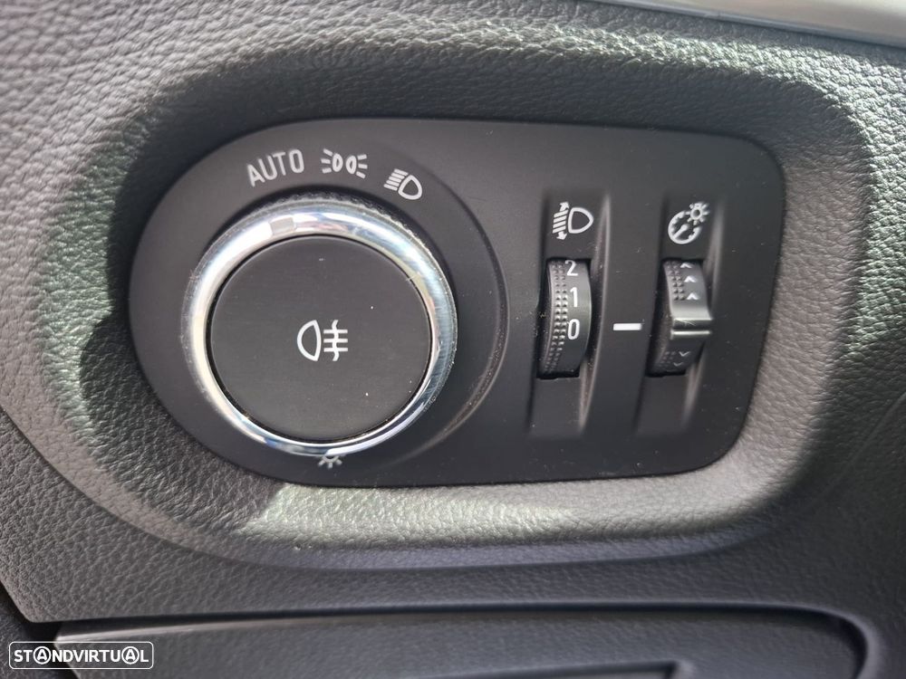 Opel Astra Sports Tourer 1.2 T Design & Tech S/S - 34