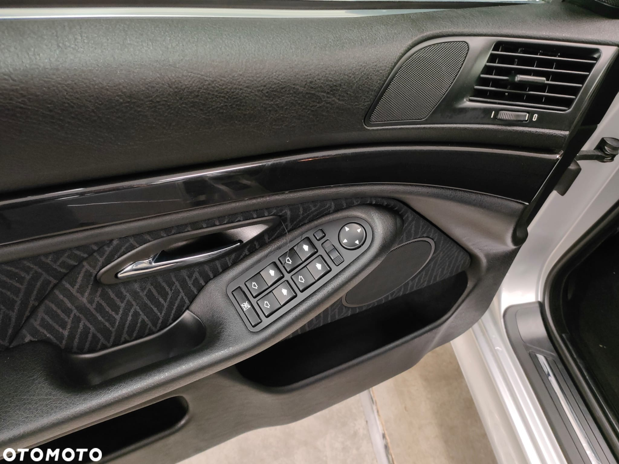 BMW Seria 5 525i - 28