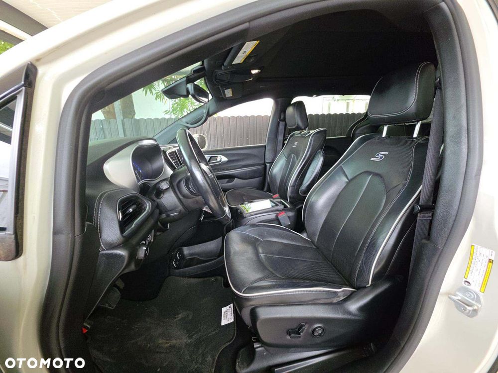 Chrysler Pacifica - 6