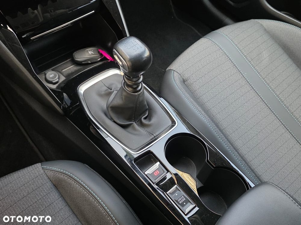 Peugeot 208 - 19