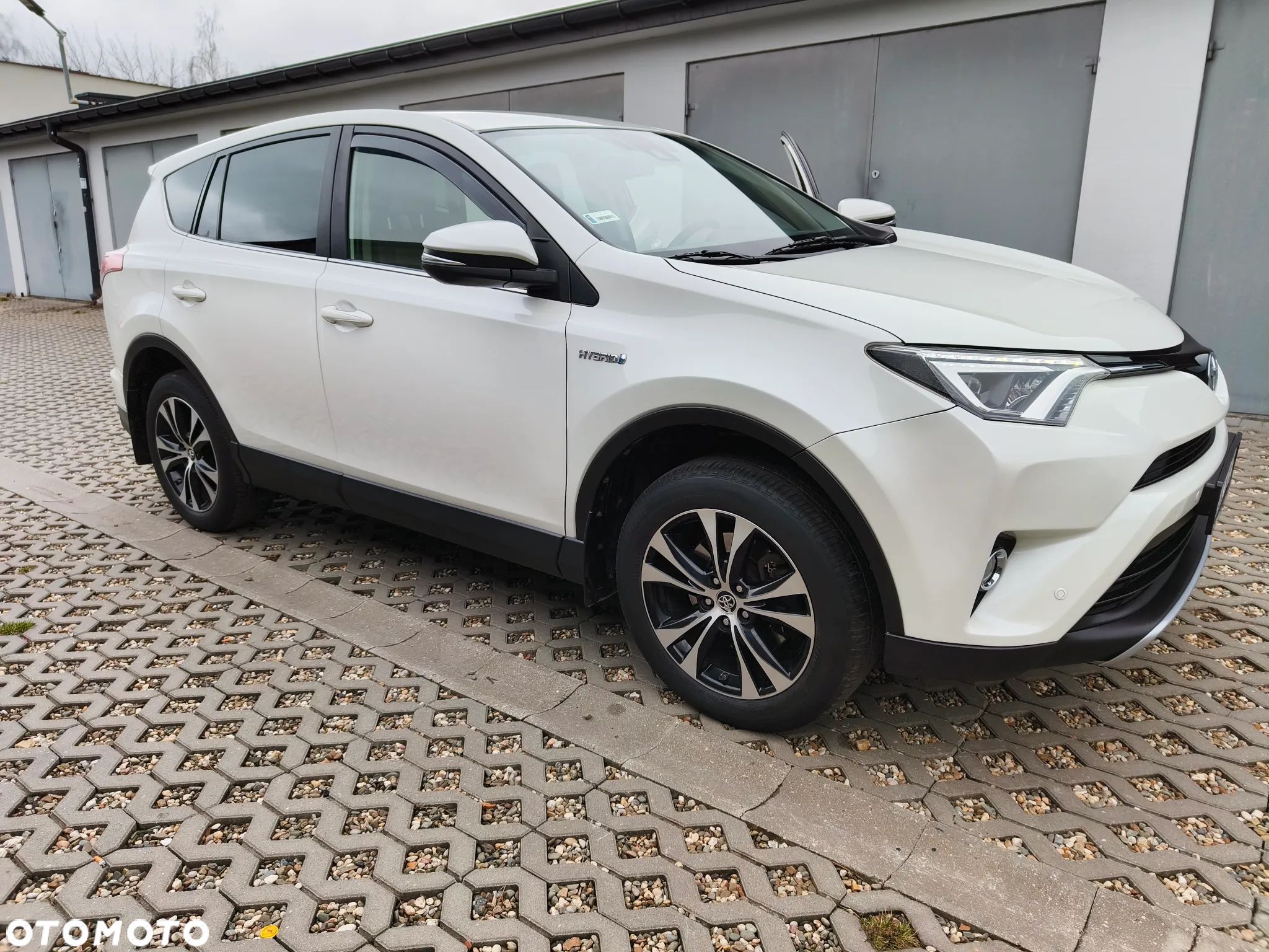 Toyota RAV4 - 1