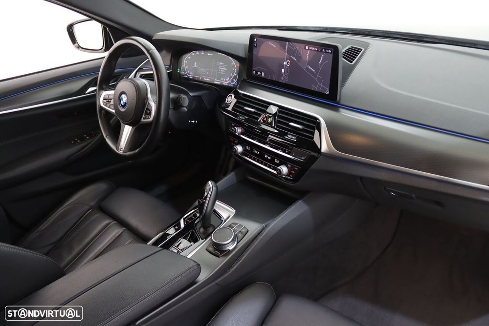 BMW 530 e Pack Desportivo M - 4