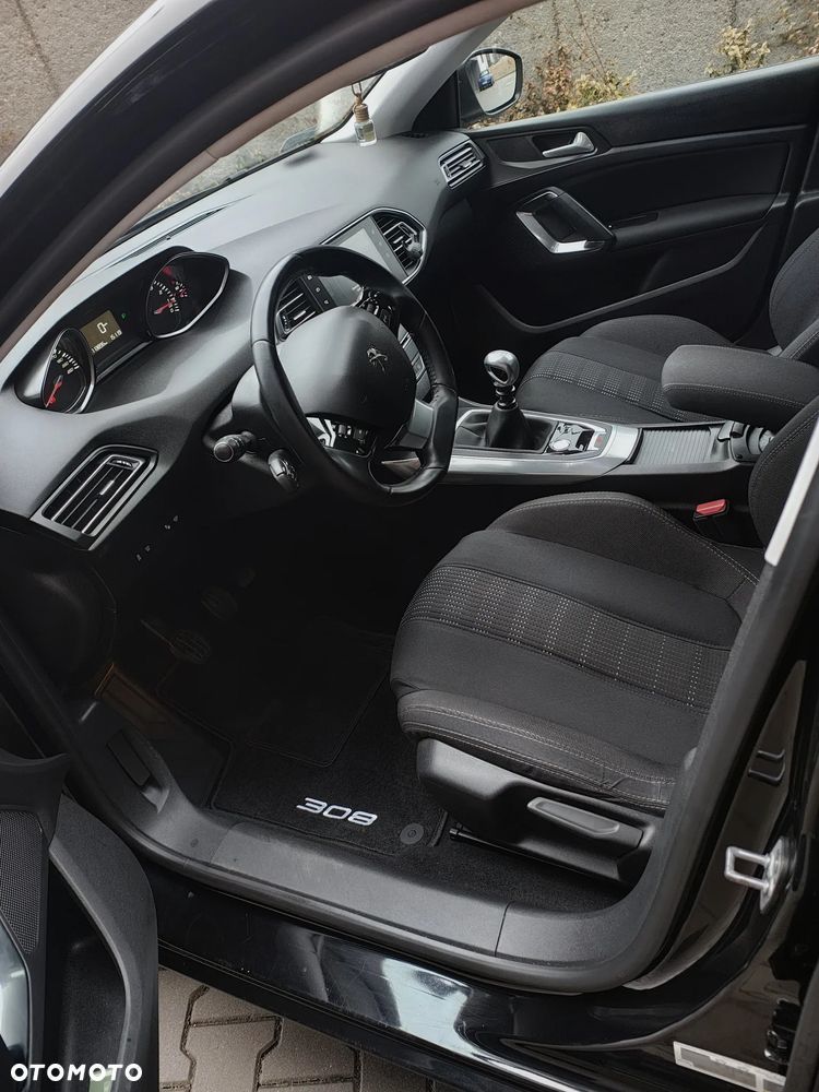 Peugeot 308 - 25