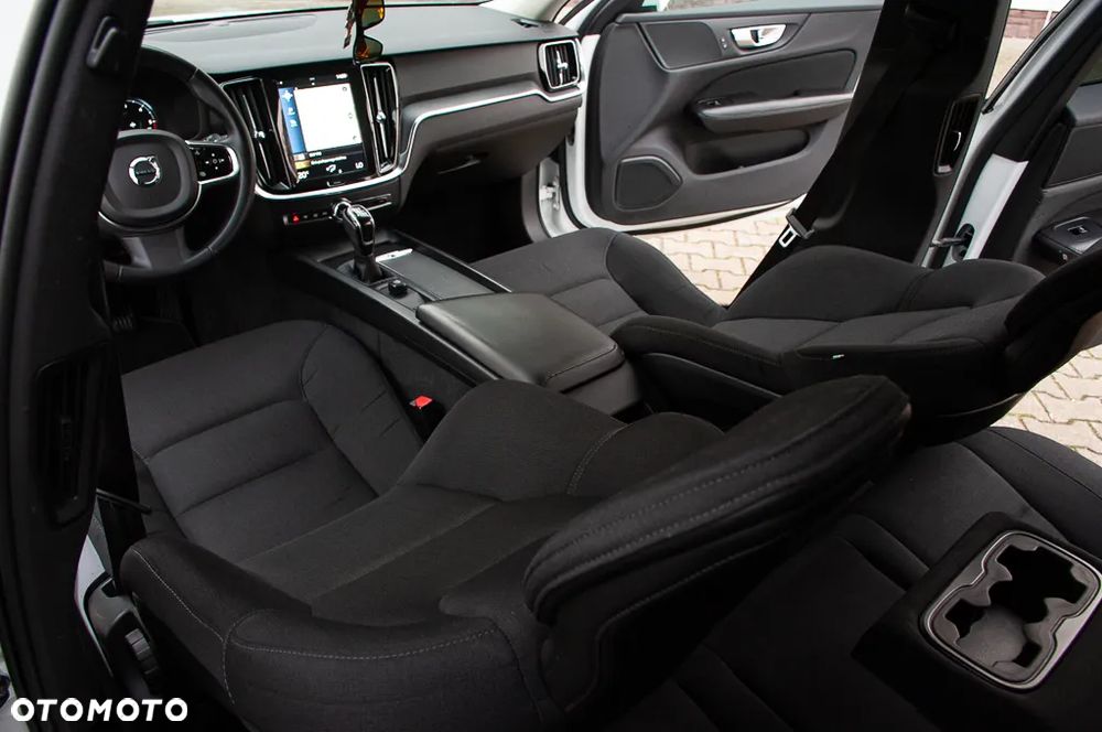 Volvo V60 D3 Momentum Core - 27